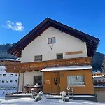 Hirschstube Bed & Breakfast Nauders