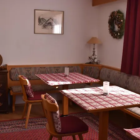 Hirschstube Наудерс
