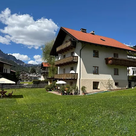 Hirschstube Bed & Breakfast *