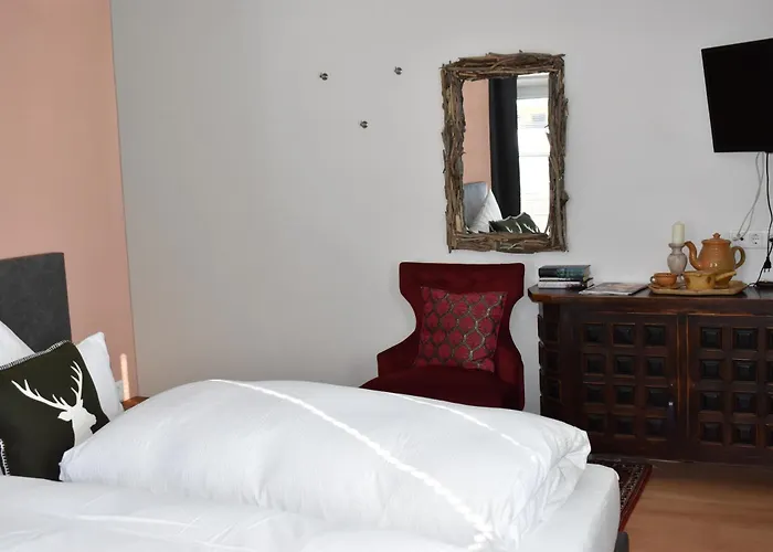 Hirschstube 住宿加早餐酒店 3*