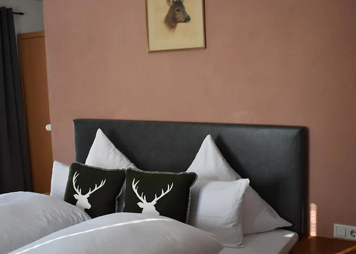 Hirschstube 住宿加早餐酒店 瑙德斯